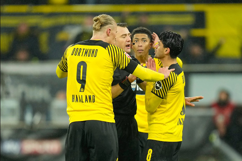 Dortmund thua đau Bayern, Jude Bellingham tố trọng tài dàn xếp tỷ số - Ảnh 2