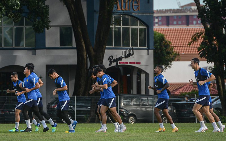 2 tuyển thủ Malaysa lỡ trận ra quân tại AFF Cup 2021 vì dương tính COVID-19 - Ảnh 2