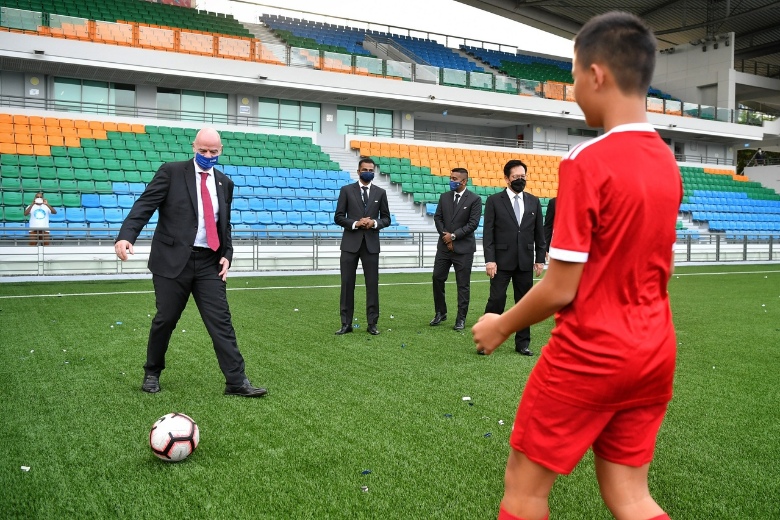 Chủ tịch Infantino cân nhắc công nhận AFF Cup là giải đấu chính thức của FIFA - Ảnh 1