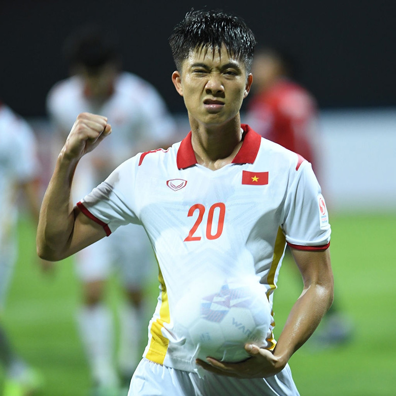 Phan Văn Đức nhận danh hiệu 'Cầu thủ xuất sắc nhất trận' Việt Nam - Lào - Ảnh 1