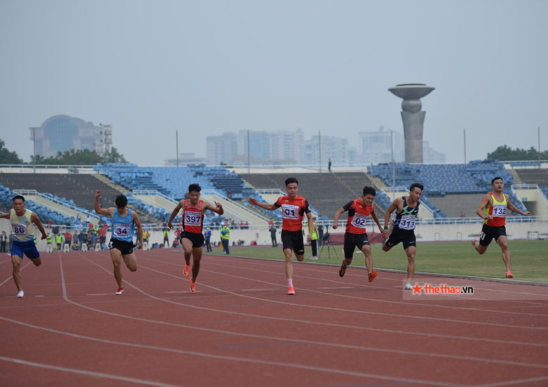 Lê Tú Chinh, Ngần Ngọc Nghĩa vô đối ở đường chạy 100m - Ảnh 2