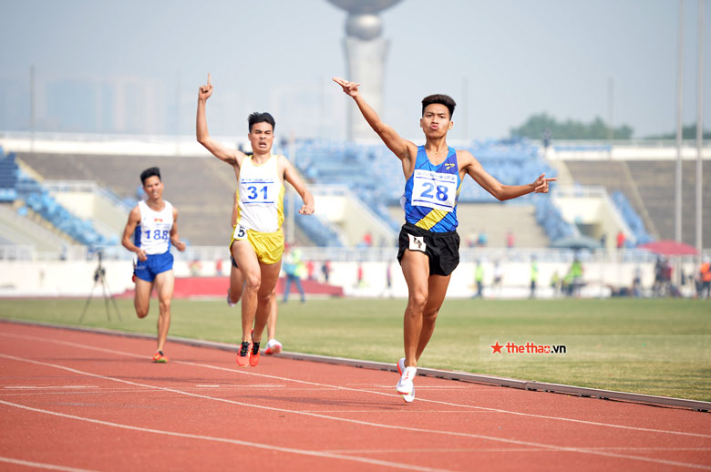 Bứt tốc giành HCV 1500m, Trần Văn Đảng thêm 1 lần vượt qua đàn anh trên tuyển - Ảnh 2