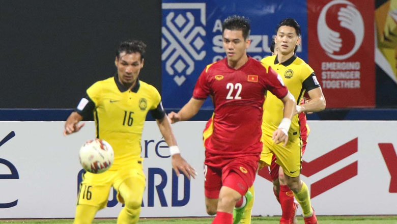 Tiến Linh chấn thương, phải vào bệnh viện sau trận đấu với Malaysia ở AFF Cup 2021 - Ảnh 1