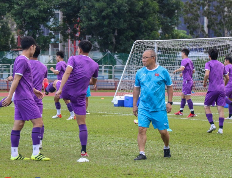 Cầu thủ Việt Nam phải tự phân tích ĐT Indonesia, HLV Park không ‘nhắc bài’ - Ảnh 1