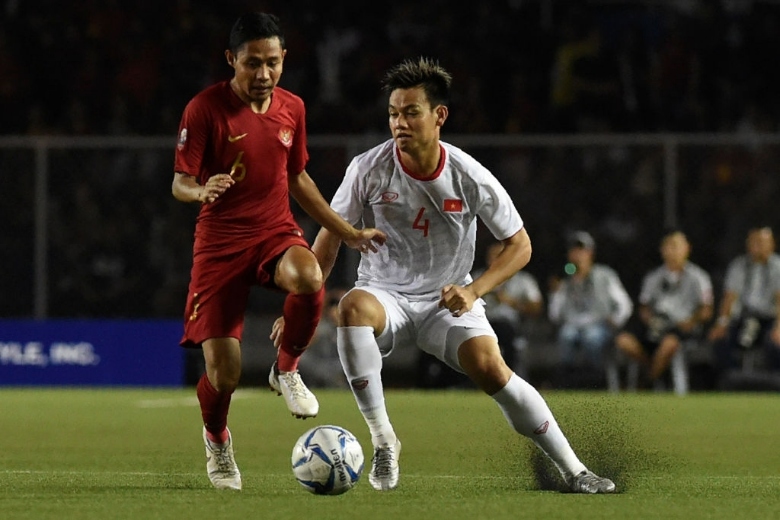 Hồ Tấn Tài ấn tượng với lối chơi triển khai bóng từ thủ môn của Campuchia - Ảnh 1