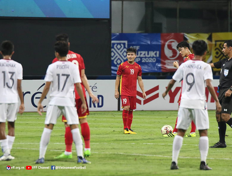 Quang Hải đá tiền vệ vẫn lọt đề cử Tiền đạo hay nhất vòng bảng AFF Cup 2021 - Ảnh 1