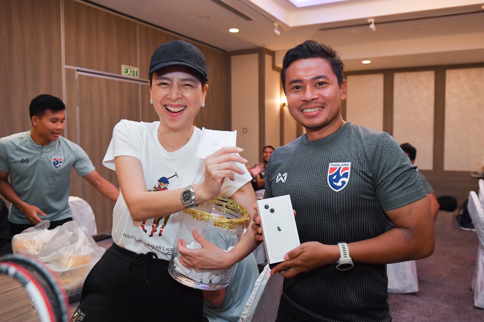 ĐT Thái Lan được thưởng đồng hồ Rolex, túi Hermes, iPhone 13… trước trận gặp Việt Nam - Ảnh 4