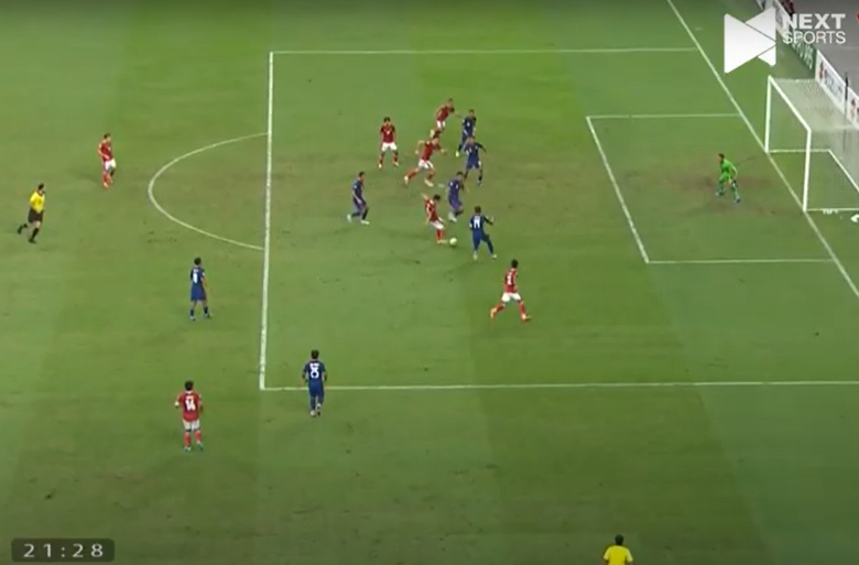 Trọng tài mắc hai sai lầm nghiêm trọng ở 10 phút cuối trận đấu giữa Singapore và Indonesia? - Ảnh 1