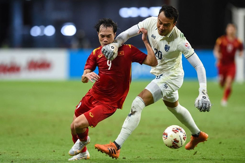 Đồng đội cũ thầy Park chỉ trích thủ môn Thái Lan phạm lỗi với Văn Toàn - Ảnh 1
