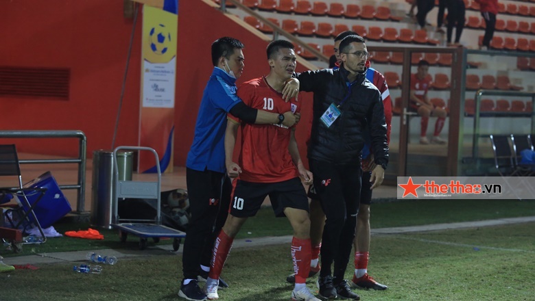 VCK U21 Quốc gia: Thầy Giôm đập bàn, cầu thủ Nutifood nhảy 'cực sung' trong phòng thay đồ sau khi loại PVF - Ảnh 2