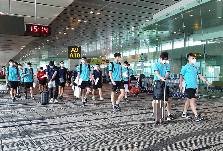 Đội tuyển Việt Nam bị kẹt lại 5 ngày ở Singapore - Ảnh 2