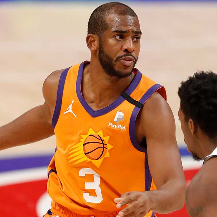 Chris Paul thi đấu trong màu áo của Phoenix Suns