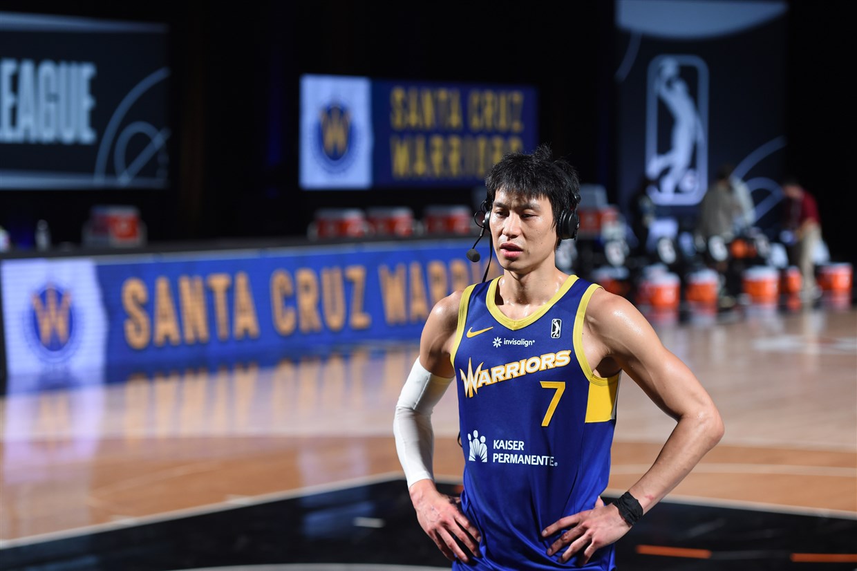 jeremy-lin-trong-mau-ao-santa-cruz-warriors