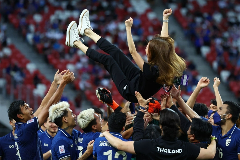 Madam Pang dành lời cảm ơn cho cầu thủ thứ 12 của Thái Lan - Ảnh 2