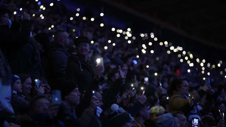 Sân King Power mất điện dàn đèn, trận Leicester vs Watford tạm dừng trong 5 phút - Ảnh 2