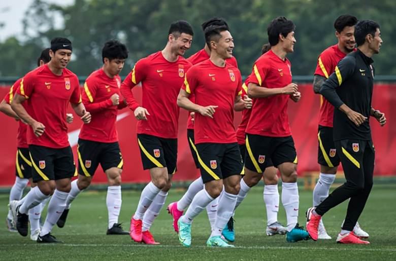 Cầu thủ Trung Quốc đi vệ sinh 7 lần trong buổi tập vì quá căng thẳng - Ảnh 2