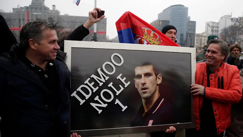Người hâm mộ chào đón Novak Djokovic trở về Serbia - Ảnh 1