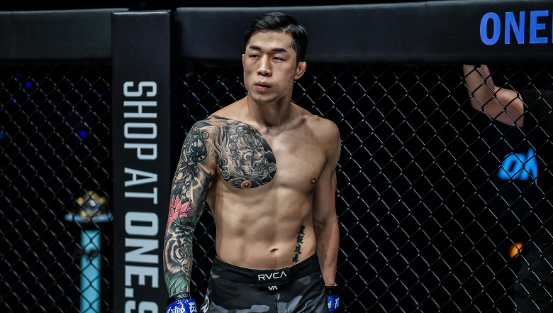 Kim Jae Woong 'khởi động nhẹ' với võ sĩ Trung Quốc trước khi thách đấu Thành Lê - Ảnh 1