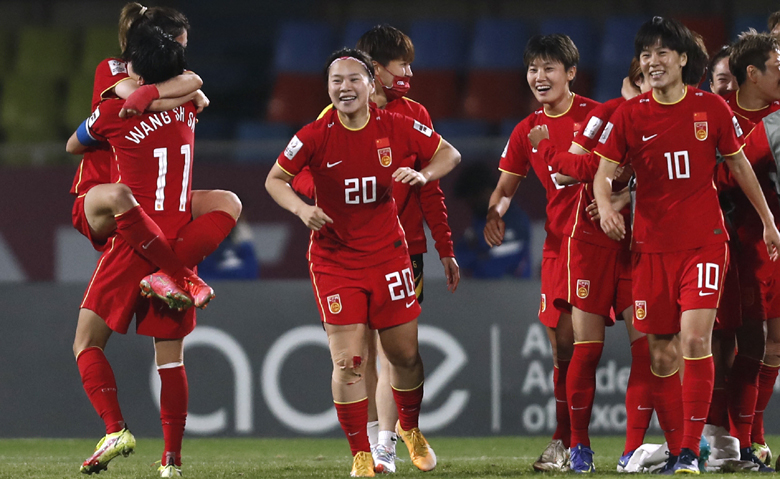 Cổ động viên bất mãn vì bóng đá Trung Quốc ‘trọng nam khinh nữ’ - Ảnh 1