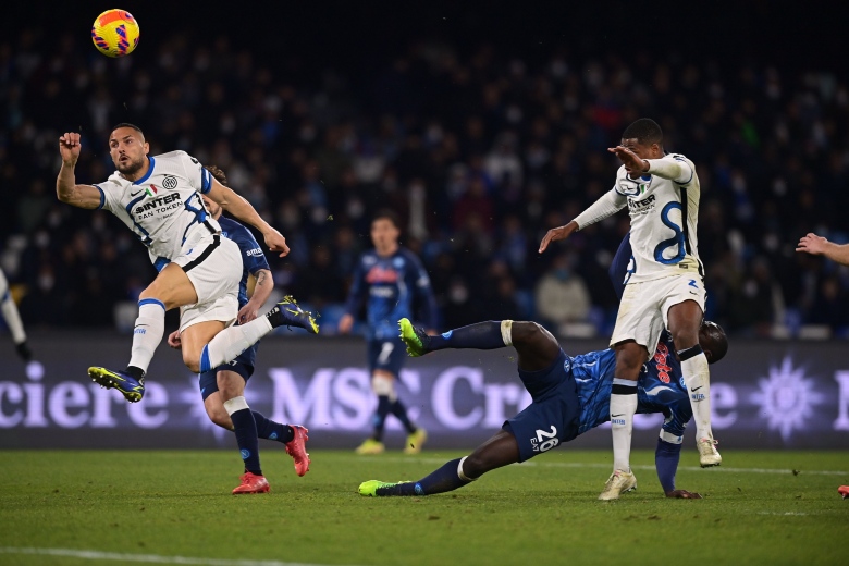Inter và Napoli bất phân thắng bại trong trận cầu 6 điểm - Ảnh 1