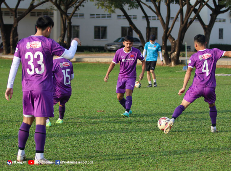 U23 Việt Nam dành 1 tiếng rưỡi rèn thể lực, luyện bài vở trước trận gặp Singapore - Ảnh 1