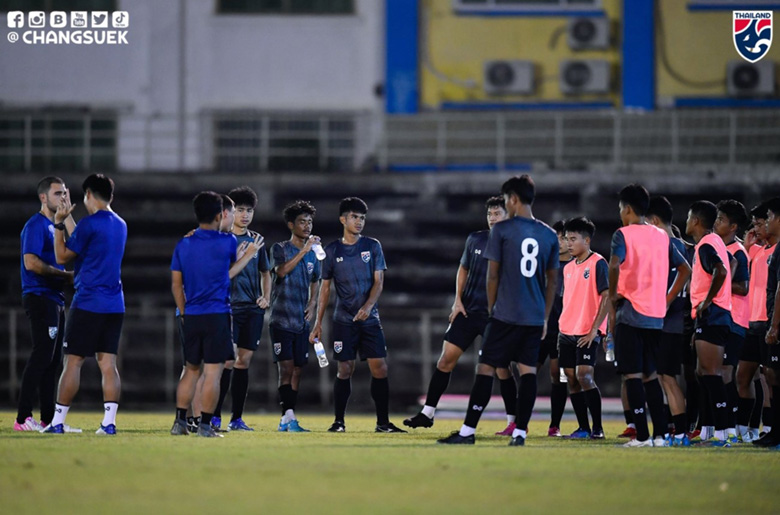 Đội trưởng U23 Thái Lan chê mặt sân tại giải Đông Nam Á - Ảnh 2