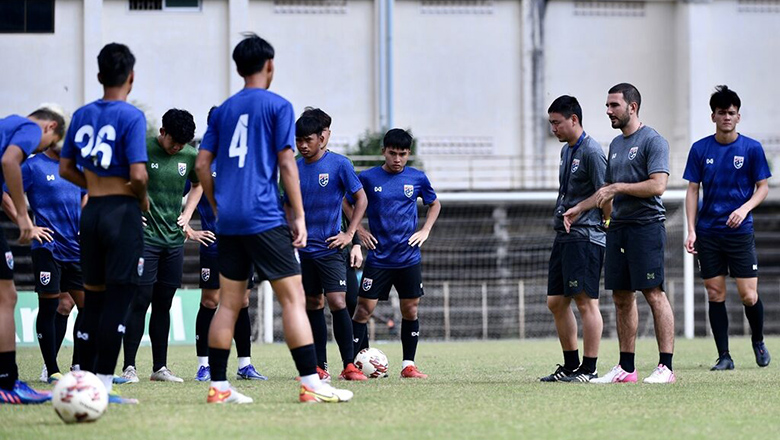 HLV U23 Thái Lan tiết lộ có nguồn tin riêng ở Việt Nam, sẽ chỉ đạo cầu thủ thi đấu 'như bình thường' - Ảnh 1