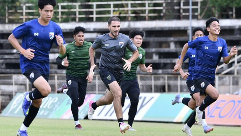 HLV U23 Thái Lan tiết lộ có nguồn tin riêng ở Việt Nam, sẽ chỉ đạo cầu thủ thi đấu 'như bình thường' - Ảnh 2