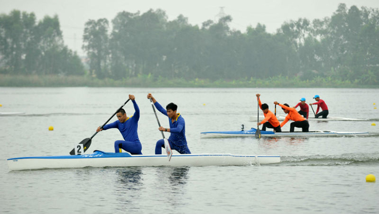 Đua thuyền SEA Games 31: Thách thức với tuyển Việt Nam khi thiếu thuyền, chèo tập luyện - Ảnh 1