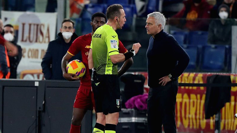 HLV Mourinho nhận thẻ đỏ trong trận hòa của AS Roma - Ảnh 2