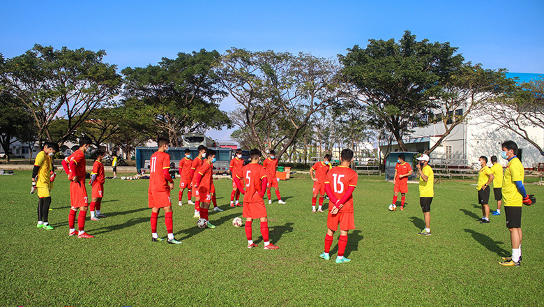 4 cầu thủ ‘tiếp viện’ của U23 Việt Nam đi đường bộ sang Campuchia - Ảnh 2