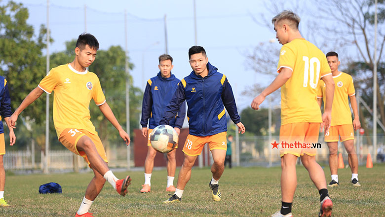 CLB Nam Định luyện ‘bài tủ’, quyết thắng HAGL trong trận mở màn V.League 2022 - Ảnh 8