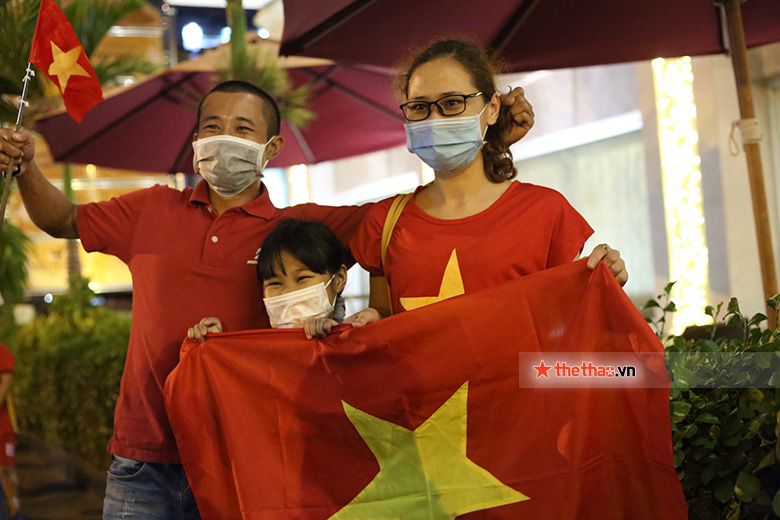 Những người hùng U23 Việt Nam vinh quang trở về cùng cúp vô địch Đông Nam Á - Ảnh 33