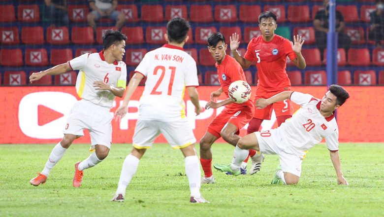 U23 Việt Nam về nước, 20 cầu thủ vẫn phải ở lại Campuchia - Ảnh 1