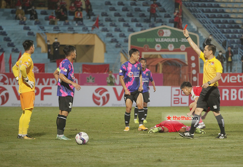 CLB Sài Gòn nhận thẻ đỏ đầu tiên của V.League 2022 - Ảnh 1