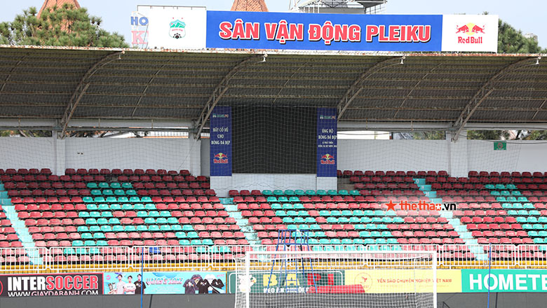 SVĐ Pleiku lắp biển quảng cáo LED trước trận HAGL vs Viettel - Ảnh 8
