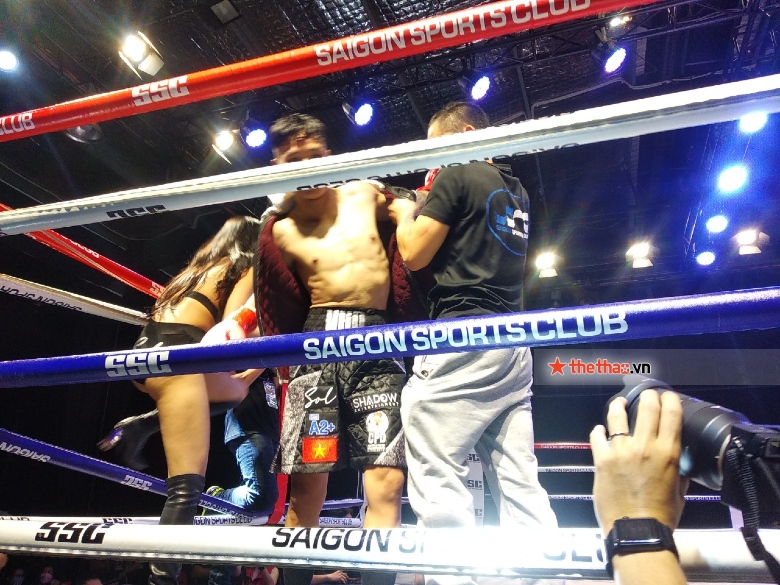 Boxer Võ Hồng Đạt hạ knock-out đối thủ Thái Lan ngay hiệp 1 - Ảnh 1