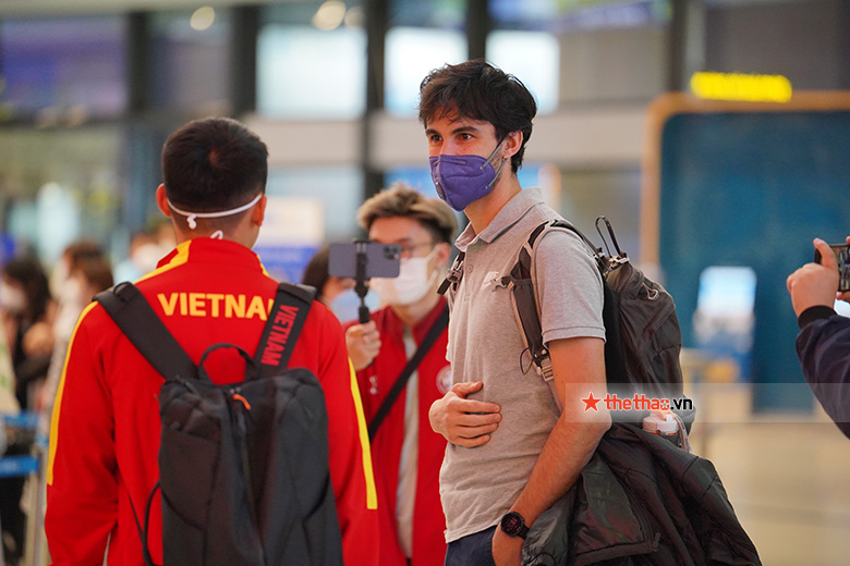 ĐT Việt Nam lên đường sang Nhật Bản với 19 cầu thủ - Ảnh 1