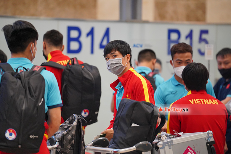 ĐT Việt Nam lên đường sang Nhật Bản với 19 cầu thủ - Ảnh 5