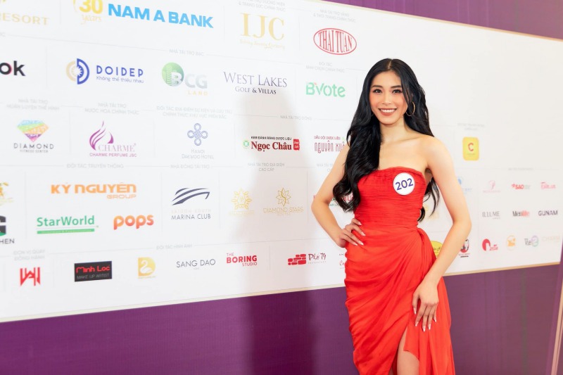 Trọn bộ ảnh nhan sắc gây thương nhớ của Đặng Thu Huyền ở Hoa hậu Hoàn vũ Việt Nam 2022 - Ảnh 6