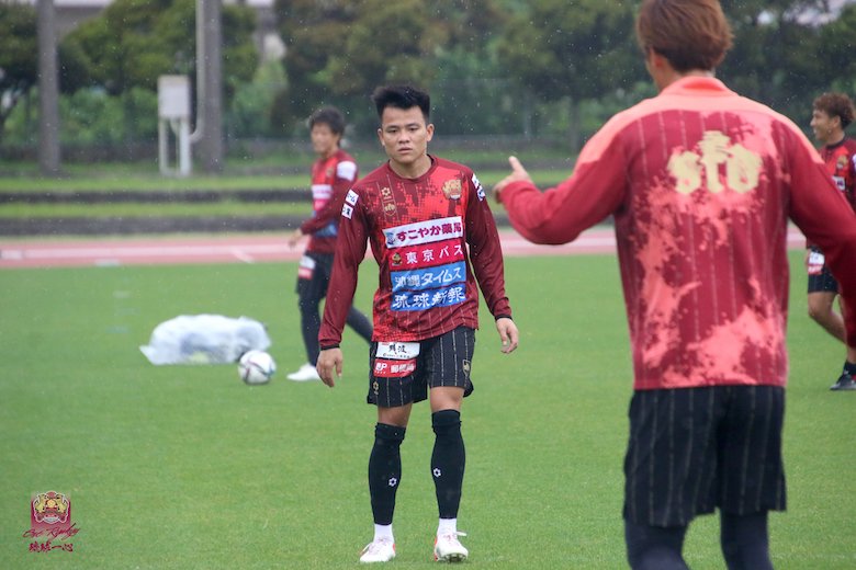 Hai cầu thủ Sài Gòn FC tập luyện buổi đầu tiên với CLB Nhật Bản - Ảnh 4
