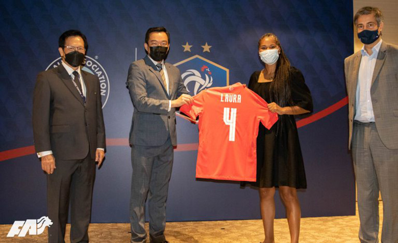 Singapore hợp tác phát triển bóng đá nữ với Pháp - Ảnh 1
