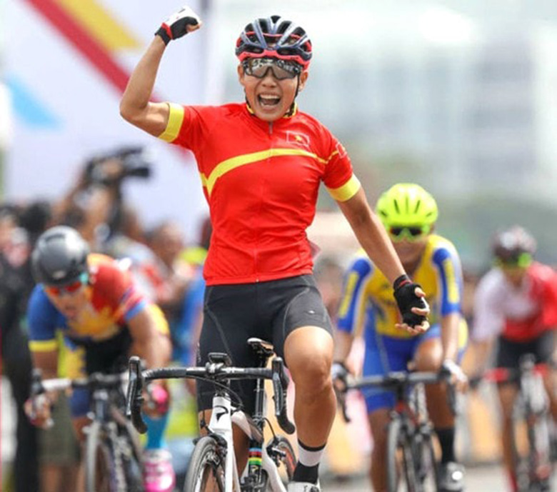 Nữ cua-rơ Nguyễn Thị Thật giành chức vô địch xe đạp đường trường châu Á 2022 - Ảnh 1