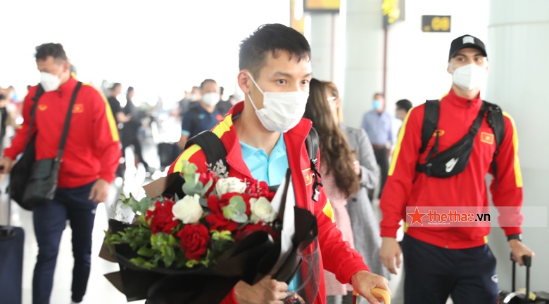 ĐT Việt Nam về tới sân bay Nội Bài, khép lại hành trình lịch sử - Ảnh 3