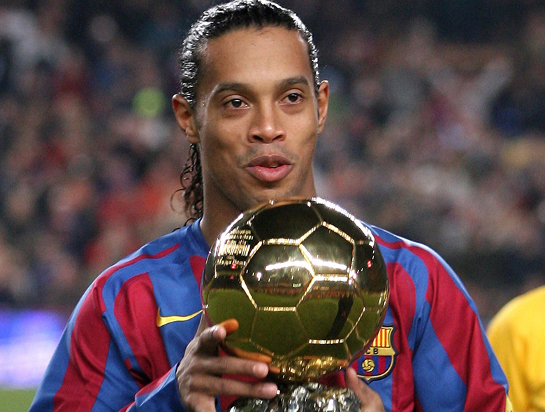 Ronaldinho ký hợp đồng với đội bóng hạng 2 Indonesia - Ảnh 2