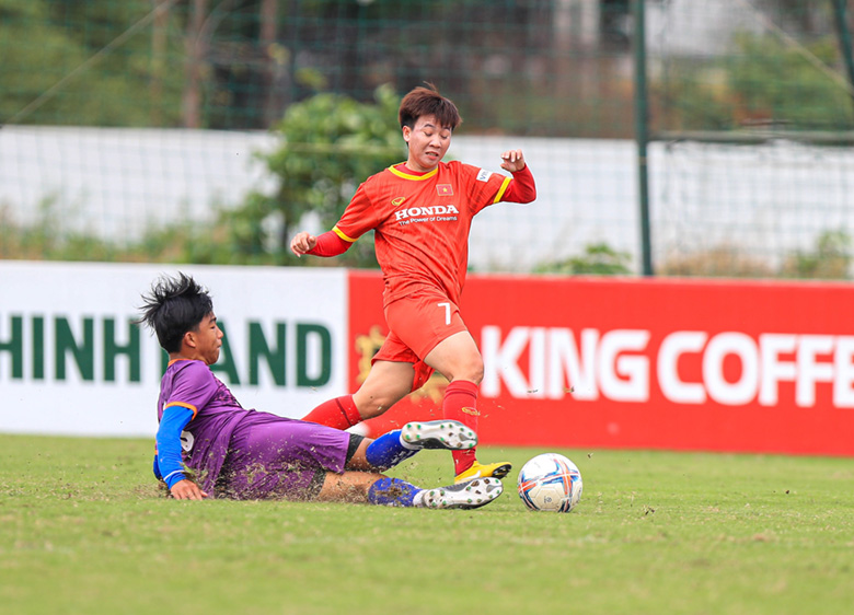 ĐT nữ Việt Nam thử nghiệm đội hình trong trận đấu tập với U13 Phù Đổng - Ảnh 1