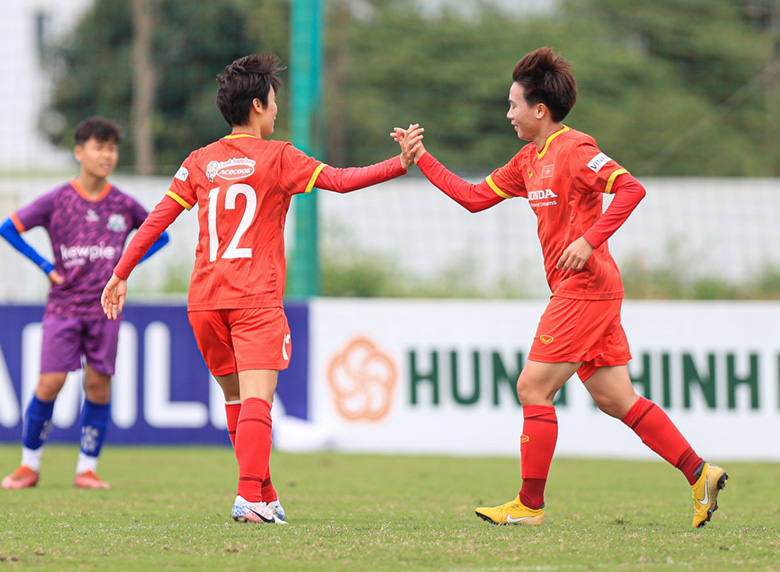 ĐT nữ Việt Nam thử nghiệm đội hình trong trận đấu tập với U13 Phù Đổng - Ảnh 2