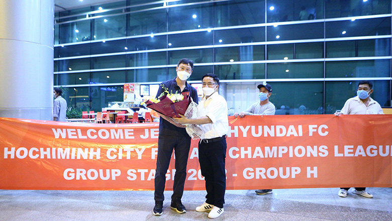 Nhà vô địch Hàn Quốc đặt chân tới TPHCM vào nửa đêm, chuẩn bị dự Cup C1 châu Á 2022 - Ảnh 1