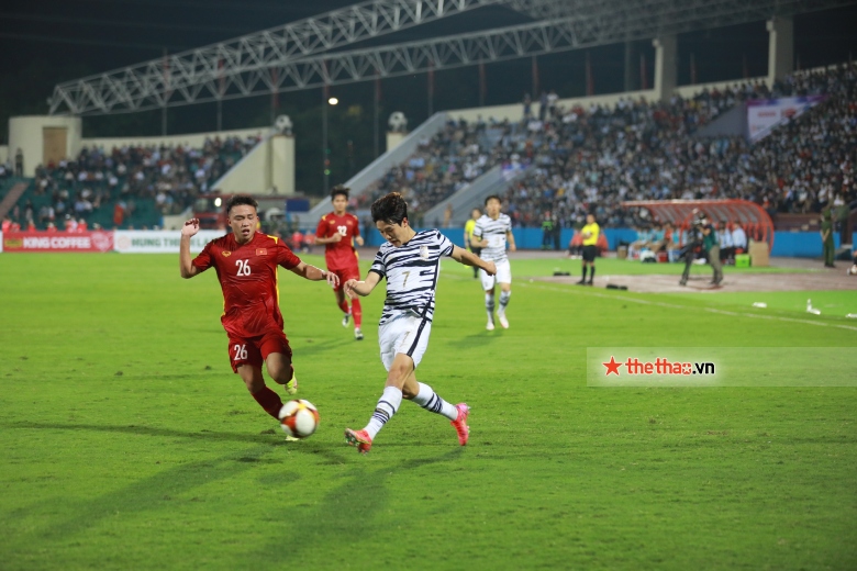 Đèn sân Việt Trì liên tục... tắt ở trận U23 Việt Nam - U20 Hàn Quốc - Ảnh 2