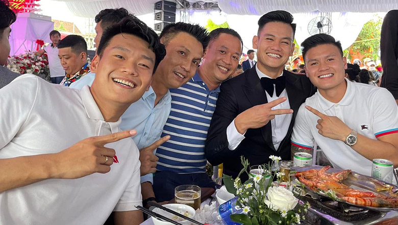 Dàn sao ĐT Việt Nam dự đám cưới hậu vệ Hồ Tấn Tài - Ảnh 2
